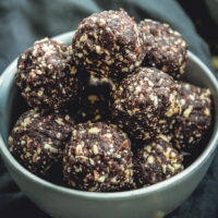 Healthy 5 Ingredient Chocolate Hazelnut Energy Bites