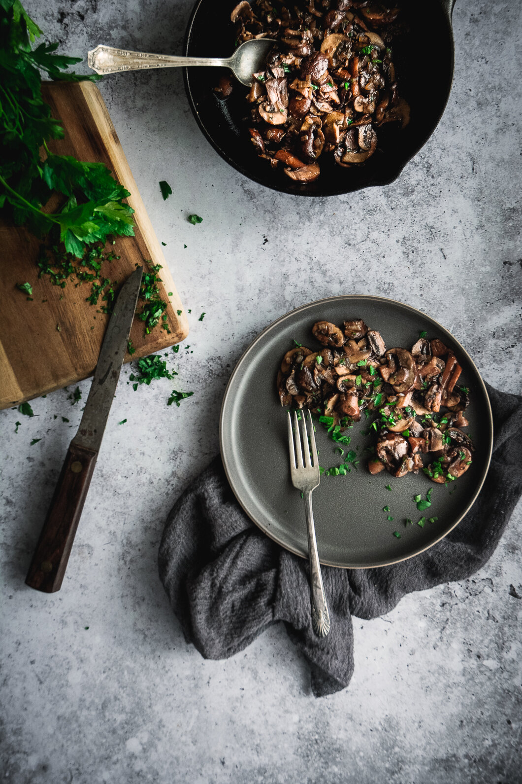 Sautéed mushrooms in plan and on plate