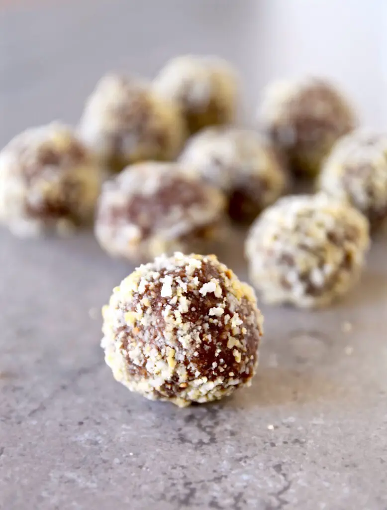 Cacao Coconut Cashew Balls