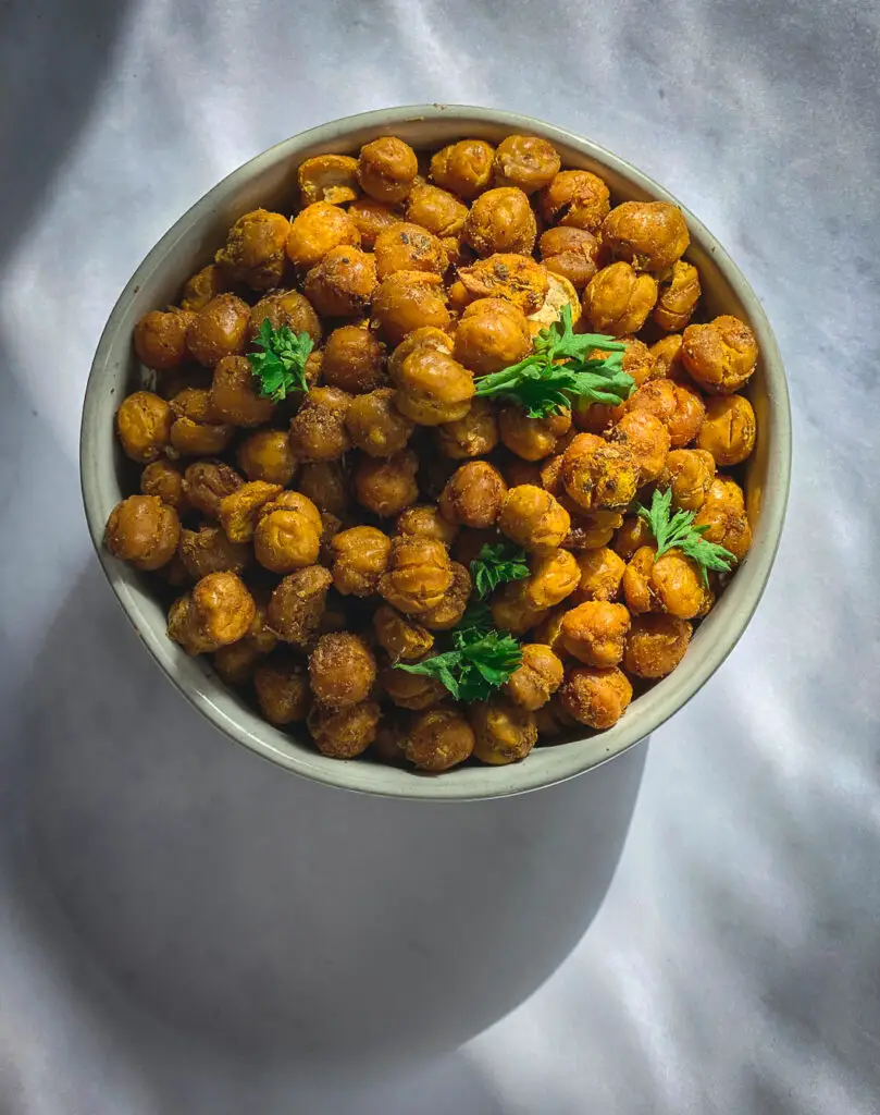 Crispy roasted chickpeas in bowl 