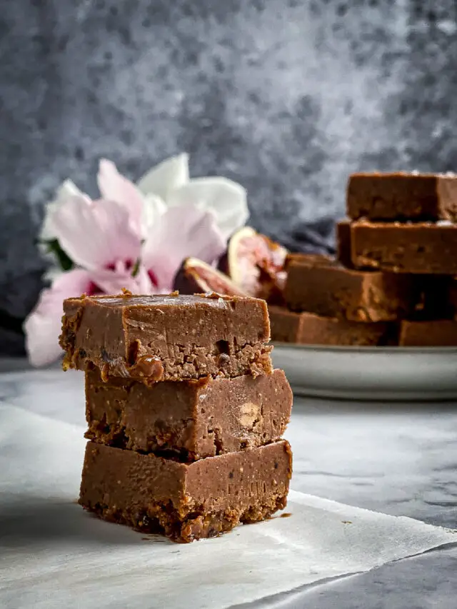 5 Ingredient Healthy Chocolate Fudge