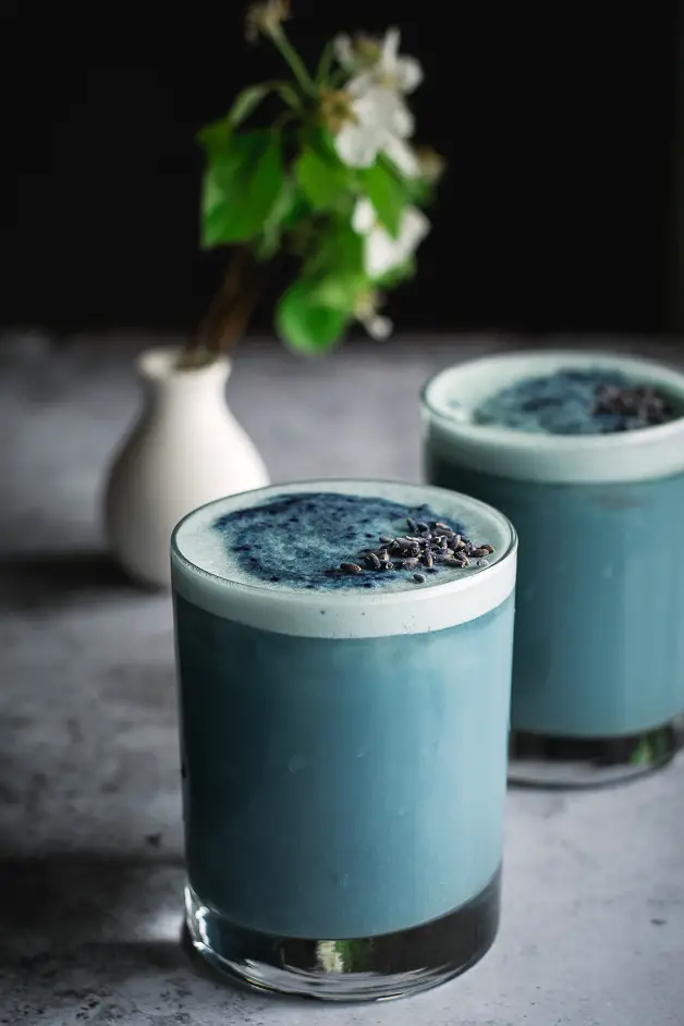 ICED BUTTERFLY PEA FLOWER TEA LATTE