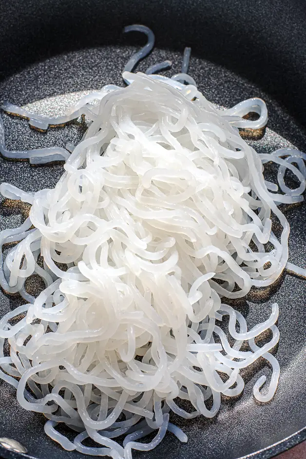 noodles in frying pan