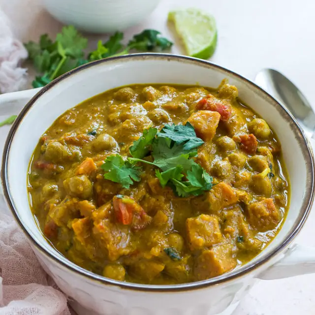 Vegan Chickpea Curry With Sweet Potatoes - Calm Eats